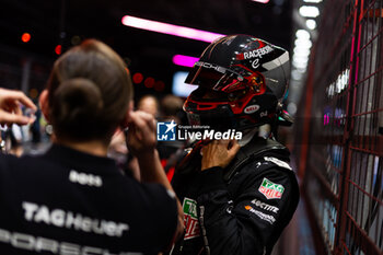 2024-07-21 - WEHRLEIN Pascal (ger), TAG HEUER Porsche Formula E Team, Porsche 99X Electric, portrait, grille de depart, starting grid during the 2024 Hankook London ePrix, 10th meeting of the 2023-24 ABB FIA Formula E World Championship, on the ExCeL London from June 18 to 21, 2024 in London, United Kingdom - 2024 FORMULA E LONDON EPRIX - FORMULA E - MOTORS