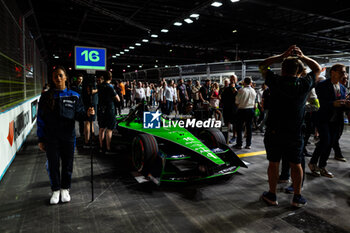 2024-07-21 - 16 BUEMI Sébastien (swi), Envision Racing, Jaguar I-Type 6, action grille de depart, starting grid during the 2024 Hankook London ePrix, 10th meeting of the 2023-24 ABB FIA Formula E World Championship, on the ExCeL London from June 18 to 21, 2024 in London, United Kingdom - 2024 FORMULA E LONDON EPRIX - FORMULA E - MOTORS