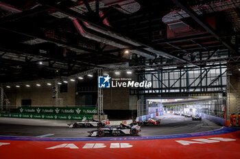 2024-07-21 - 37 CASSIDY Nick (nzl), Jaguar TCS Racing, Jaguar I-Type 6, action, ambiance track, attack mode during the 2024 Hankook London ePrix, 10th meeting of the 2023-24 ABB FIA Formula E World Championship, on the ExCeL London from June 18 to 21, 2024 in London, United Kingdom - 2024 FORMULA E LONDON EPRIX - FORMULA E - MOTORS