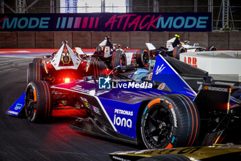 2024-07-21 - ambiance track, attack mode during the 2024 Hankook London ePrix, 10th meeting of the 2023-24 ABB FIA Formula E World Championship, on the ExCeL London from June 18 to 21, 2024 in London, United Kingdom - 2024 FORMULA E LONDON EPRIX - FORMULA E - MOTORS