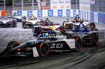 2024-07-21 - 37 CASSIDY Nick (nzl), Jaguar TCS Racing, Jaguar I-Type 6, action during the 2024 Hankook London ePrix, 10th meeting of the 2023-24 ABB FIA Formula E World Championship, on the ExCeL London from June 18 to 21, 2024 in London, United Kingdom - 2024 FORMULA E LONDON EPRIX - FORMULA E - MOTORS