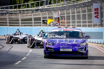 2024-07-21 - Safety car during the 2024 Hankook London ePrix, 10th meeting of the 2023-24 ABB FIA Formula E World Championship, on the ExCeL London from June 18 to 21, 2024 in London, United Kingdom - 2024 FORMULA E LONDON EPRIX - FORMULA E - MOTORS