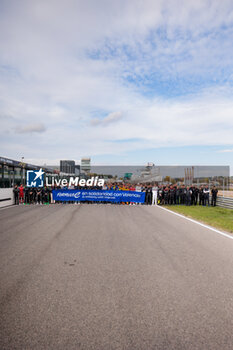 2024-11-05 - FE Paddock in solidarity with Valencia during the pre-season testing of the 2024-25 ABB FIA Formula E World Championship, on the Circuit del Jarama from November 5 to 8, 2024 in San Sebastián de los Reyes, Spain - 2025 FORMULA E PRE-SEASON TEST - FORMULA E - MOTORS