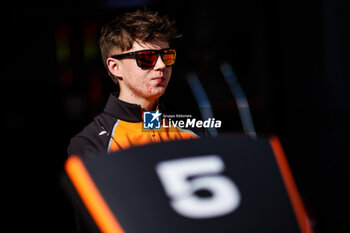 2024-11-05 - BARNARD Taylor (gbr), NEOM McLaren Formula E Team, Nissan e-4ORCE 05, portraitt during the pre-season testing of the 2024-25 ABB FIA Formula E World Championship, on the Circuit del Jarama from November 5 to 8, 2024 in San Sebastián de los Reyes, Spain - 2025 FORMULA E PRE-SEASON TEST - FORMULA E - MOTORS