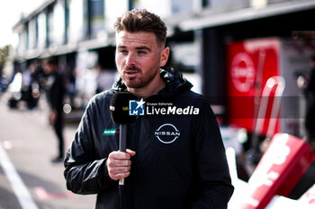 2024-11-05 - ROWLAND Oliver (gbr), Nissan Formula E Team, Nissan e-4ORCE, Nissan e-4ORCE 05, portrait during the pre-season testing of the 2024-25 ABB FIA Formula E World Championship, on the Circuit del Jarama from November 5 to 8, 2024 in San Sebastián de los Reyes, Spain - 2025 FORMULA E PRE-SEASON TEST - FORMULA E - MOTORS