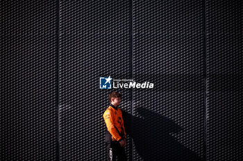 2024-11-05 - BARNARD Taylor (gbr), NEOM McLaren Formula E Team, Nissan e-4ORCE 05, portrait during the pre-season testing of the 2024-25 ABB FIA Formula E World Championship, on the Circuit del Jarama from November 5 to 8, 2024 in San Sebastián de los Reyes, Spain - 2025 FORMULA E PRE-SEASON TEST - FORMULA E - MOTORS