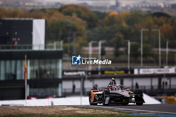 2024-11-05 - 05 BARNARD Taylor (gbr), NEOM McLaren Formula E Team, Nissan e-4ORCE 05, action during the pre-season testing of the 2024-25 ABB FIA Formula E World Championship, on the Circuit del Jarama from November 5 to 8, 2024 in San Sebastián de los Reyes, Spain - 2025 FORMULA E PRE-SEASON TEST - FORMULA E - MOTORS