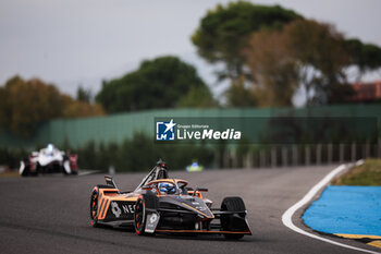 2024-11-05 - 08 BIRD Sam (gbr), NEOM McLaren Formula E Team, Nissan e-4ORCE 05, action during the pre-season testing of the 2024-25 ABB FIA Formula E World Championship, on the Circuit del Jarama from November 5 to 8, 2024 in San Sebastián de los Reyes, Spain - 2025 FORMULA E PRE-SEASON TEST - FORMULA E - MOTORS