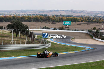 2024-11-05 - 05 BARNARD Taylor (gbr), NEOM McLaren Formula E Team, Nissan e-4ORCE 05, action during the pre-season testing of the 2024-25 ABB FIA Formula E World Championship, on the Circuit del Jarama from November 5 to 8, 2024 in San Sebastián de los Reyes, Spain - 2025 FORMULA E PRE-SEASON TEST - FORMULA E - MOTORS