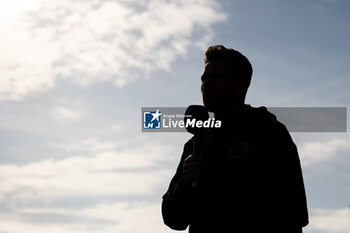 2024-11-05 - ROWLAND Oliver (gbr), Nissan Formula E Team, Nissan e-4ORCE 05, portrait during the pre-season testing of the 2024-25 ABB FIA Formula E World Championship, on the Circuit del Jarama from November 5 to 8, 2024 in San Sebastián de los Reyes, Spain - 2025 FORMULA E PRE-SEASON TEST - FORMULA E - MOTORS