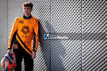 2024-11-05 - BARNARD Taylor (gbr), NEOM McLaren Formula E Team, Nissan e-4ORCE 05, portrait during the pre-season testing of the 2024-25 ABB FIA Formula E World Championship, on the Circuit del Jarama from November 5 to 8, 2024 in San Sebastián de los Reyes, Spain - 2025 FORMULA E PRE-SEASON TEST - FORMULA E - MOTORS