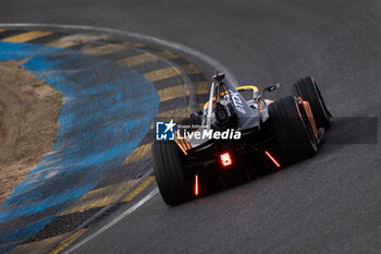 2024-11-05 - 08 BIRD Sam (gbr), NEOM McLaren Formula E Team, Nissan e-4ORCE 05, action during the pre-season testing of the 2024-25 ABB FIA Formula E World Championship, on the Circuit del Jarama from November 5 to 8, 2024 in San Sebastián de los Reyes, Spain - 2025 FORMULA E PRE-SEASON TEST - FORMULA E - MOTORS