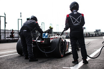 2024-11-07 - Mahindra pit boost during the pre-season testing of the 2024-25 ABB FIA Formula E World Championship, on the Circuit del Jarama from November 5 to 8, 2024 in San Sebastián de los Reyes, Spain - 2025 FORMULA E PRE-SEASON TEST - FORMULA E - MOTORS