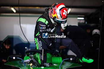 2024-11-07 - BUEMI Sébastien (swi), Envision Racing, Jaguar I-Type 7, portrait during the pre-season testing of the 2024-25 ABB FIA Formula E World Championship, on the Circuit del Jarama from November 5 to 8, 2024 in San Sebastián de los Reyes, Spain - 2025 FORMULA E PRE-SEASON TEST - FORMULA E - MOTORS