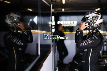 2024-11-07 - GUNTHER Maximilian (ger), DS Penske, DS E-Tense FE25, portrait during the pre-season testing of the 2024-25 ABB FIA Formula E World Championship, on the Circuit del Jarama from November 5 to 8, 2024 in San Sebastián de los Reyes, Spain - 2025 FORMULA E PRE-SEASON TEST - FORMULA E - MOTORS