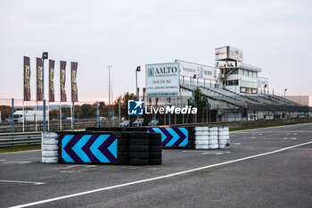 2024-11-07 - Chicane of the Jeramy Circuit during the pre-season testing of the 2024-25 ABB FIA Formula E World Championship, on the Circuit del Jarama from November 5 to 8, 2024 in San Sebastián de los Reyes, Spain - 2025 FORMULA E PRE-SEASON TEST - FORMULA E - MOTORS