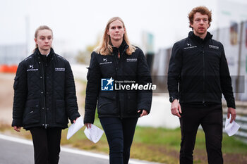 2024-11-07 - EDGAR Jessica (gbr), DS Penske, DS E-Tense FE25, portrait, VISSER Beitske (nld), DS Penske, DS E-Tense FE25, portrait TURVEY Oliver (gbr), DS Penske reserve driver, DS E-Tense FE23, portrait, portrait during the pre-season testing of the 2024-25 ABB FIA Formula E World Championship, on the Circuit del Jarama from November 5 to 8, 2024 in San Sebastián de los Reyes, Spain - 2025 FORMULA E PRE-SEASON TEST - FORMULA E - MOTORS