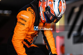 2024-11-07 - BARNARD Taylor (gbr), NEOM McLaren Formula E Team, Nissan e-4ORCE 05, portrait during the pre-season testing of the 2024-25 ABB FIA Formula E World Championship, on the Circuit del Jarama from November 5 to 8, 2024 in San Sebastián de los Reyes, Spain - 2025 FORMULA E PRE-SEASON TEST - FORMULA E - MOTORS