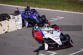 2024-11-07 - 27 DENNIS Jake (gbr), Andretti Formula E, Porsche 99X Electric, action and 01 WEHRLEIN Pascal (ger), TAG Heuer Porsche Formula E Team, Porsche 99X Electric, action during the pre-season testing of the 2024-25 ABB FIA Formula E World Championship, on the Circuit del Jarama from November 5 to 8, 2024 in San Sebastián de los Reyes, Spain - 2025 FORMULA E PRE-SEASON TEST - FORMULA E - MOTORS