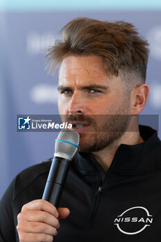 2024-11-07 - ROWLAND Oliver (gbr), Nissan Formula E Team, Nissan e-4ORCE 05, portrait during the pre-season testing of the 2024-25 ABB FIA Formula E World Championship, on the Circuit del Jarama from November 5 to 8, 2024 in San Sebastián de los Reyes, Spain - 2025 FORMULA E PRE-SEASON TEST - FORMULA E - MOTORS