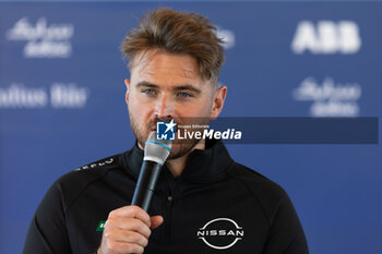 2024-11-07 - ROWLAND Oliver (gbr), Nissan Formula E Team, Nissan e-4ORCE 05, portrait during the pre-season testing of the 2024-25 ABB FIA Formula E World Championship, on the Circuit del Jarama from November 5 to 8, 2024 in San Sebastián de los Reyes, Spain - 2025 FORMULA E PRE-SEASON TEST - FORMULA E - MOTORS