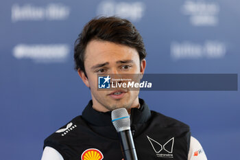 2024-11-07 - DE VRIES Nyck (nld), Mahindra Racing, Mahindra M11 Electro, portrait during the pre-season testing of the 2024-25 ABB FIA Formula E World Championship, on the Circuit del Jarama from November 5 to 8, 2024 in San Sebastián de los Reyes, Spain - 2025 FORMULA E PRE-SEASON TEST - FORMULA E - MOTORS