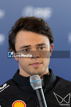 2024-11-07 - DE VRIES Nyck (nld), Mahindra Racing, Mahindra M11 Electro, portrait during the pre-season testing of the 2024-25 ABB FIA Formula E World Championship, on the Circuit del Jarama from November 5 to 8, 2024 in San Sebastián de los Reyes, Spain - 2025 FORMULA E PRE-SEASON TEST - FORMULA E - MOTORS