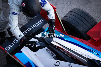 2024-11-07 - Mecaniciens, mechanics, Andretti Formula E, Porsche 99X Electric, pit boost during the pre-season testing of the 2024-25 ABB FIA Formula E World Championship, on the Circuit del Jarama from November 5 to 8, 2024 in San Sebastián de los Reyes, Spain - 2025 FORMULA E PRE-SEASON TEST - FORMULA E - MOTORS