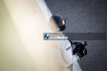 2024-11-07 - Mecaniciens, mechanics, Andretti Formula E, Porsche 99X Electric, pit boost during the pre-season testing of the 2024-25 ABB FIA Formula E World Championship, on the Circuit del Jarama from November 5 to 8, 2024 in San Sebastián de los Reyes, Spain - 2025 FORMULA E PRE-SEASON TEST - FORMULA E - MOTORS