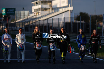 2024-11-07 - DE SILVESTRO Simona (swi), Kiro Race Co, Porsche 99X Electric, portrait VISSER Beitske (nld), DS Penske, DS E-Tense FE25, portrait and EDGAR Jessica (gbr), DS Penske, DS E-Tense FE25, action during the pre-season testing of the 2024-25 ABB FIA Formula E World Championship, on the Circuit del Jarama from November 5 to 8, 2024 in San Sebastián de los Reyes, Spain - 2025 FORMULA E PRE-SEASON TEST - FORMULA E - MOTORS