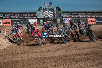 2024-04-07 - Motocross World Championship-Round 3-MXGP of SARDEGNA-Riola Sardo-07 Aprile 2024-MX2 Class-Start - MXGP OF SARDEGNA - MOTOCROSS - MOTORS