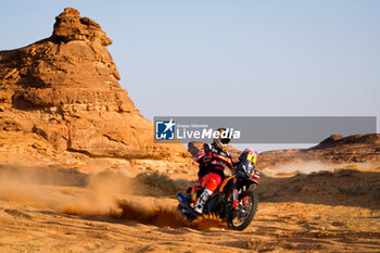 2024-01-06 - 02 PRICE Toby (aus), Red Bull KTM Factory Racing, KTM, Moto, action during the Stage 1 of the Dakar 2024 on January 6, 2024 between Al-Ula and Al Henakiyah, Saudi Arabia - DAKAR 2024 - STAGE 1 - RALLY - MOTORS