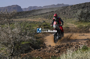 2024-01-06 - 64 DUCHENE Romain (fra), Team GP Motors, KTM, Moto, Originals by Motul, action during the Stage 1 of the Dakar 2024 on January 6, 2024 between Al-Ula and Al Henakiyah, Saudi Arabia - DAKAR 2024 - STAGE 1 - RALLY - MOTORS