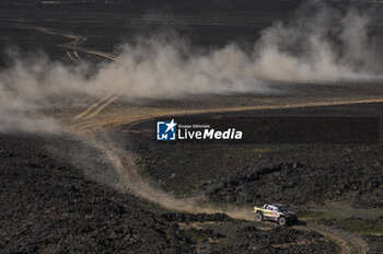 2024-01-06 - 211 CHICHERIT Guerlain (fra), WINOCQ Alex (fra), Overdrive Racing, Toyota Hilux, FIA Ultimate, FIA W2RC, action during the Stage 1 of the Dakar 2024 on January 6, 2024 between Al-Ula and Al Henakiyah, Saudi Arabia - DAKAR 2024 - STAGE 1 - RALLY - MOTORS