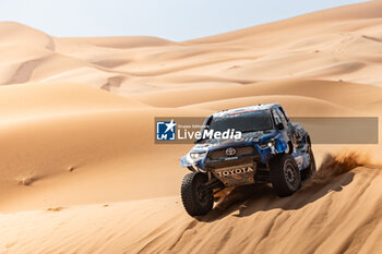 2024-01-07 - 229 BAUD Lionel (fra), BAUD Lucie (fra), Overdrive Racing, Toyota Hilux, FIA Ultimate, FIA W2RC, action during the Stage 2 of the Dakar 2024 on January 7, 2024 between Al Henakiyah and Al Duwadimi, Saudi Arabia - DAKAR 2024 - STAGE 2 - RALLY - MOTORS