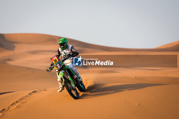 2024-01-07 - 98 KLEIN Mason (usa), Korr Offroad Racing, Kove, Moto, action during the Stage 2 of the Dakar 2024 on January 7, 2024 between Al Henakiyah and Al Duwadimi, Saudi Arabia - DAKAR 2024 - STAGE 2 - RALLY - MOTORS