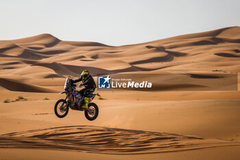 2024-01-07 - 93 McBRIDE David (gbr), Vendetta Racing UAE, Husqvarna, Moto, action during the Stage 2 of the Dakar 2024 on January 7, 2024 between Al Henakiyah and Al Duwadimi, Saudi Arabia - DAKAR 2024 - STAGE 2 - RALLY - MOTORS