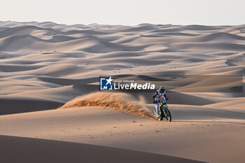 2024-01-07 - 98 KLEIN Mason (usa), Korr Offroad Racing, Kove, Moto, action during the Stage 2 of the Dakar 2024 on January 7, 2024 between Al Henakiyah and Al Duwadimi, Saudi Arabia - DAKAR 2024 - STAGE 2 - RALLY - MOTORS