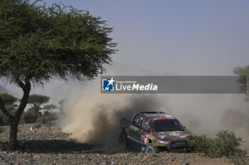 2024-01-07 - 211 CHICHERIT Guerlain (fra), WINOCQ Alex (fra), Overdrive Racing, Toyota Hilux, FIA Ultimate, FIA W2RC, action during the Stage 2 of the Dakar 2024 on January 7, 2024 between Al Henakiyah and Al Duwadimi, Saudi Arabia - DAKAR 2024 - STAGE 2 - RALLY - MOTORS