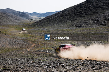 2024-01-08 - 203 LOEB Sébastien (fra), LURQUIN Fabian (bel), Bahrain Raid Xtreme, Prodrive Hunter, FIA Ultimate, 202 PETERHANSEL Stéphane (fra), BOULANGER Edouard (fra), Team Audi Sport, Audi RS Q E-Tron E2, FIA Ultimate, FIA W2RC, action during the Stage 3 of the Dakar 2024 on January 8, 2024 between Al Duwadimi and Al Salamiya, Saudi Arabia - DAKAR 2024 - STAGE 3 - RALLY - MOTORS