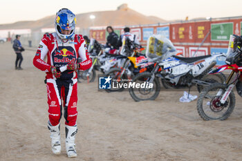 2024-01-08 - SANDERS Daniel (aus), Red Bull GasGas Factory Racing, GasGas, Moto, portrait during the Stage 3 of the Dakar 2024 on January 8, 2024 between Al Duwadimi and Al Salamiya, Saudi Arabia - DAKAR 2024 - STAGE 3 - RALLY - MOTORS
