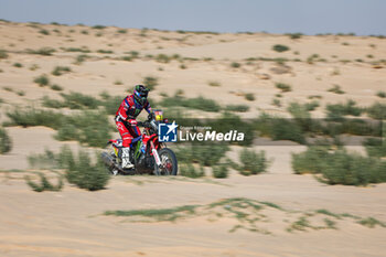 2024-01-09 - 07 QUINTANILLA Pablo (chl), Monster Energy Honda Team, Honda, Motul, Moto, FIM W2RC, action during the Stage 4 of the Dakar 2024 on January 9, 2024 between Al Salamiya and Al-Hofuf, Saudi Arabia - DAKAR 2024 - STAGE 4 - RALLY - MOTORS