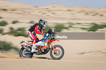 2024-01-09 - 28 DOVEZE Mathieu (fra), BAS World KTM Racing Team, KTM, Moto, FIM W2RC, action during the Stage 4 of the Dakar 2024 on January 9, 2024 between Al Salamiya and Al-Hofuf, Saudi Arabia - DAKAR 2024 - STAGE 4 - RALLY - MOTORS