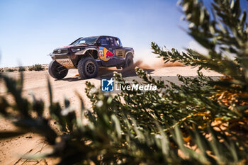 2024-01-09 - 221 DE MEVIUS Guillaume (bel), PANSERI Xavier (fra), Overdrive Racing, Toyota Hilux, FIA Ultimate, action during the Stage 4 of the Dakar 2024 on January 9, 2024 between Al Salamiya and Al-Hofuf, Saudi Arabia - DAKAR 2024 - STAGE 4 - RALLY - MOTORS