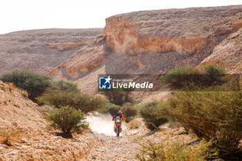 2024-01-09 - 148 DE GAVARDO Tomas (chl), BAS Wolrd KTM Racing Team, Moto, action during the Stage 4 of the Dakar 2024 on January 9, 2024 between Al Salamiya and Al-Hofuf, Saudi Arabia - DAKAR 2024 - STAGE 4 - RALLY - MOTORS