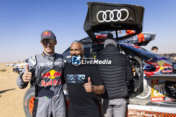 2024-01-09 - EKSTROM Mattias (swe), Team Audi Sport, Audi RS Q E-Tron E2, FIA Ultimate, FIA W2RC, portrait during the Stage 4 of the Dakar 2024 on January 9, 2024 between Al Salamiya and Al-Hofuf, Saudi Arabia - DAKAR 2024 - STAGE 4 - RALLY - MOTORS