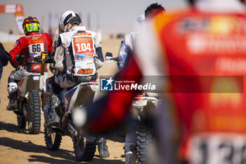 2024-01-09 - GERBER Jeremie (fra), TLDRacing, KTM, Moto, Originals by Motul, portrait during the Stage 4 of the Dakar 2024 on January 9, 2024 between Al Salamiya and Al-Hofuf, Saudi Arabia - DAKAR 2024 - STAGE 4 - RALLY - MOTORS