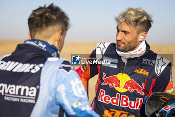 2024-01-09 - BENAVIDES Kevin (arg), Red Bull KTM Factory Racing, KTM, Moto, portrait during the Stage 4 of the Dakar 2024 on January 9, 2024 between Al Salamiya and Al-Hofuf, Saudi Arabia - DAKAR 2024 - STAGE 4 - RALLY - MOTORS
