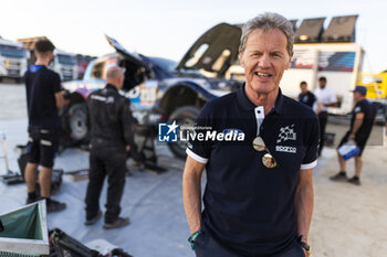 2024-01-10 - WILSON Malcolm (gbr), M-Sport Team Chairman, portrait during the Stage 5 of the Dakar 2024 on January 10, 2024 between Al-Hofuf and Subaytah, Saudi Arabia - DAKAR 2024 - STAGE 5 - RALLY - MOTORS