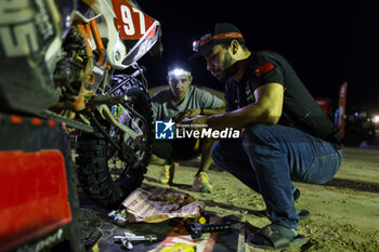 2024-01-10 - PUGA Juan (ecu), JP1 Kews Dakar Rally Team, KTM, Moto, Originals by Motul, portrait during the Stage 5 of the Dakar 2024 on January 10, 2024 between Al-Hofuf and Subaytah, Saudi Arabia - DAKAR 2024 - STAGE 5 - RALLY - MOTORS